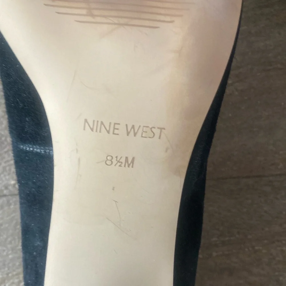 Nine West Black Suede‎ Heels